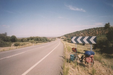 Optimaler Fahrbahnbelag und breiter Randstreifen