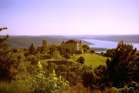Blick auf den Lac de Ste Croix von Aiguines
