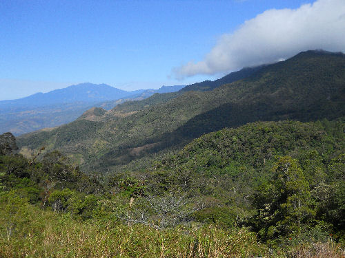 Landschaft mit Blick auf den Vulkan Bar&uacute; (hinten)
